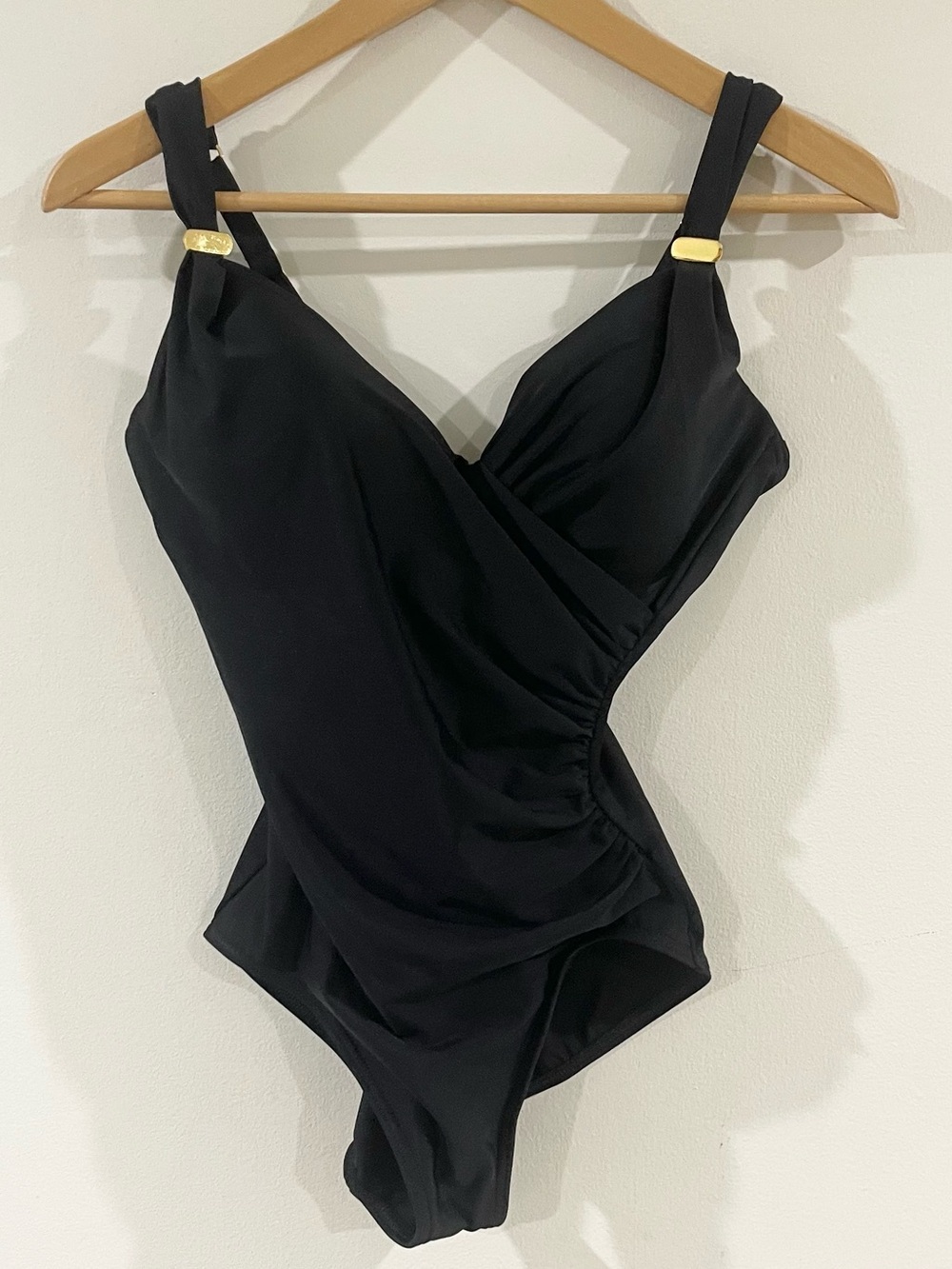 Miraclesuit Razzle Dazzle Siren Twist Front Black One-Piece Swimsuit Woman’s 8